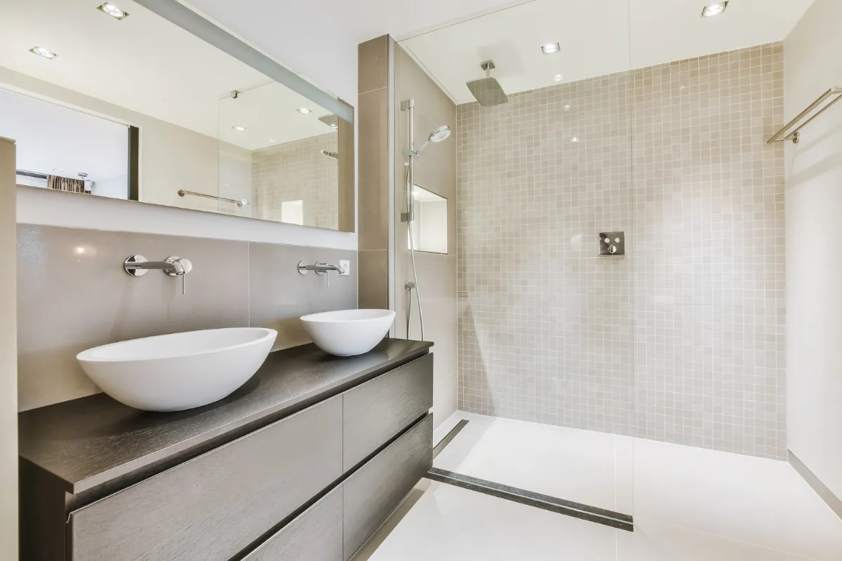 Ideas para reformar un baño pequeño: 25 soluciones para ganar espacio, luz y estilo